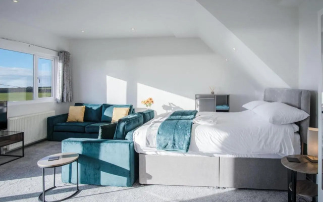 The Penthouse 1 Bedroom Apartment Ocean Breeze