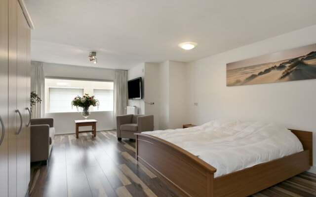 Spacious Luxury Apartment With Beautiful Views of the Marina