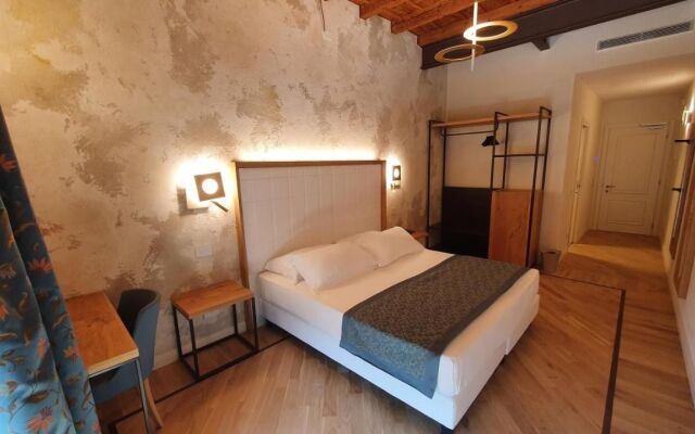 Ca' Uberti Palace Hotel , Mantegna Hotels