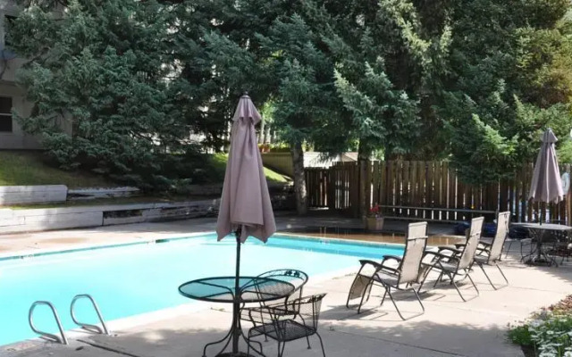 Sandstone Residences by Gore Creek Properties