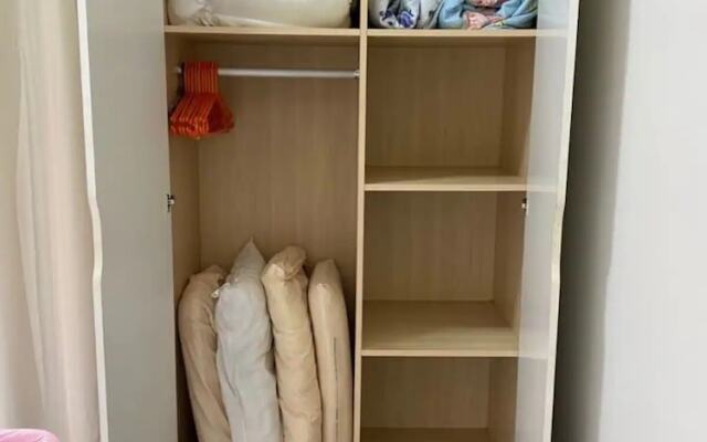 Apto novo e arejado com uma ampla sacada