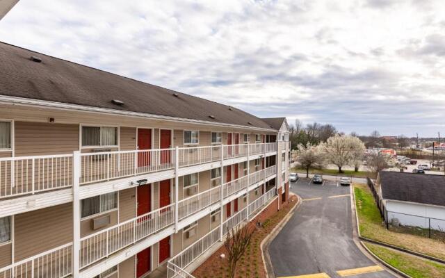 HomeTowne Studios By Red Roof Gainesville, GA