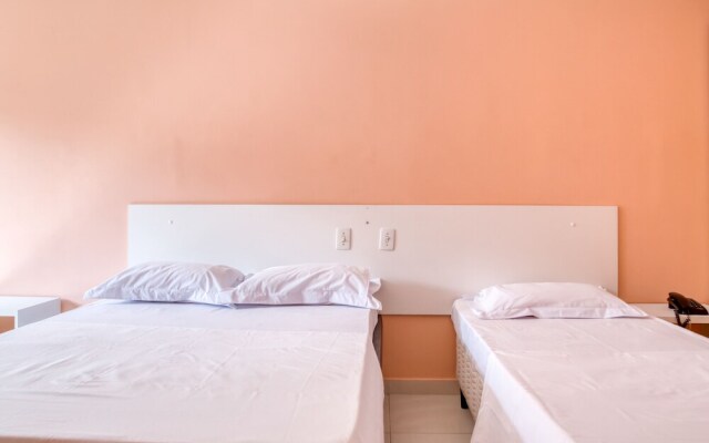 OYO Hotel Malibu Candeias