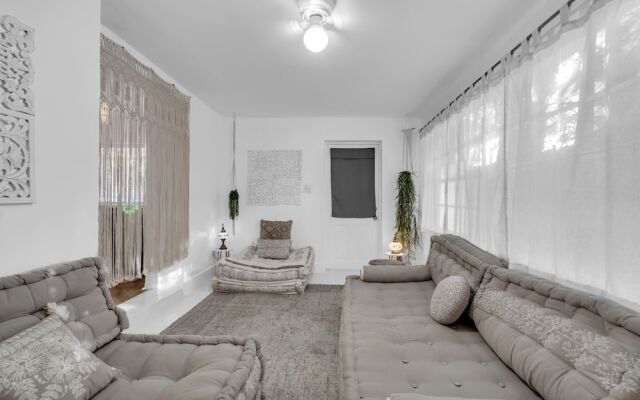 Hipster Upper Buenavista House