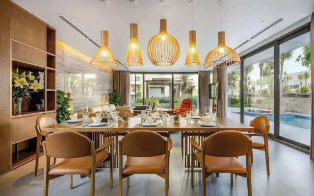 5BR Luxury Villa: Elite Services & Privacy