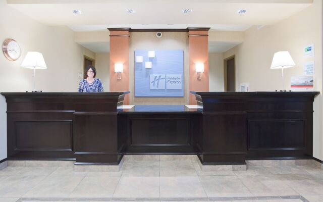 Holiday Inn Express & Suites Minot by IHG