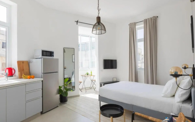 Carmel Market Designed Studio with Balcony