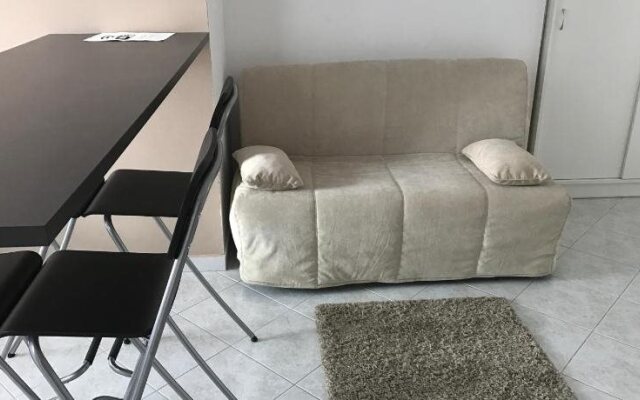 Hollik Apartmanhaz