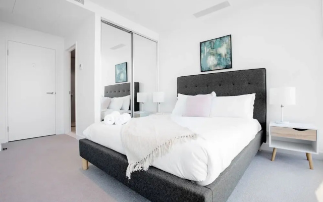 Central Melbourne 2br2bt APT on Collins St+parking