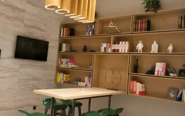 Qinin hotel (Haihang Square Metro Station Branch)