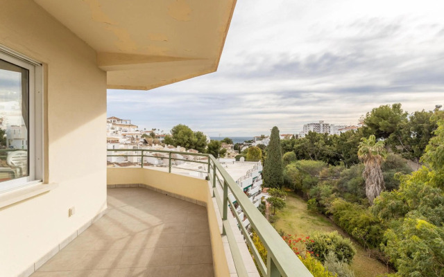 Bright and Spacious 2 Bed Apt