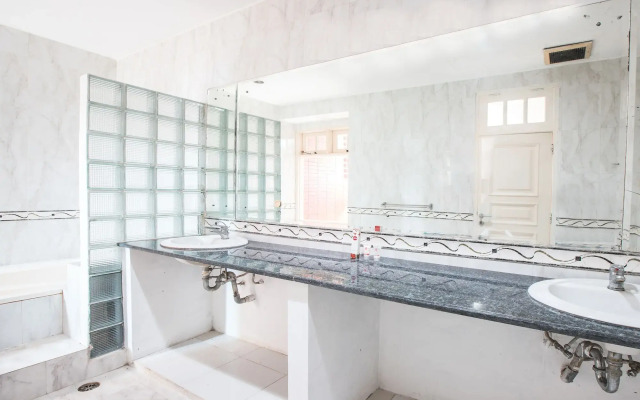 Super OYO 332 Residence G17 Kemang