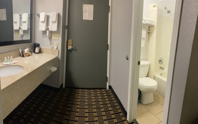 Quality Inn Mauston I-90