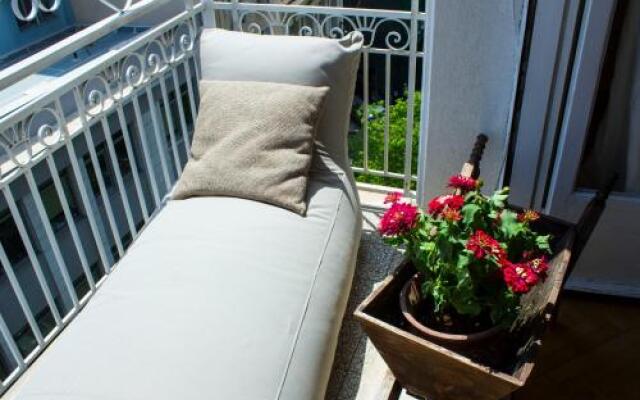 The Helios Flat