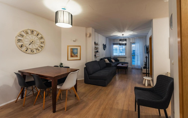 H100 Lovely 1-bedroom apartment on the main street