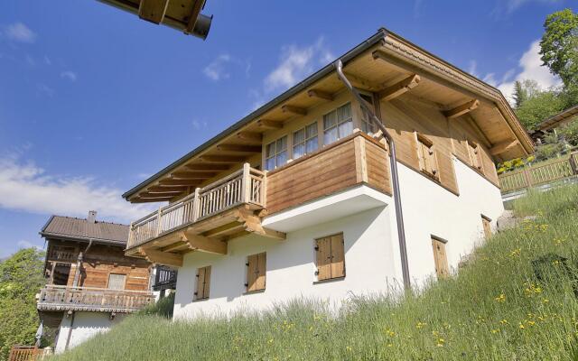 Cozy Chalet with Sauna near Königsleiten