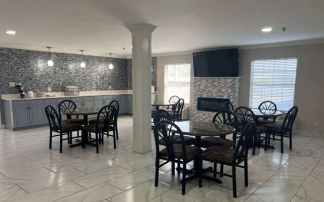 Super 8 by Wyndham Covington