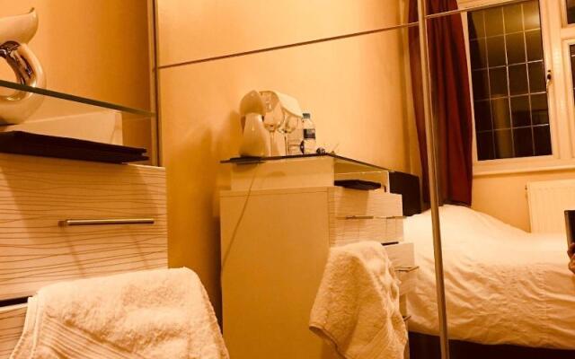 Bianca's House Hotel Heathrow Airport