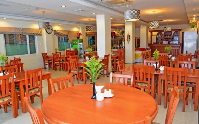 Gold Yadanar Hotel