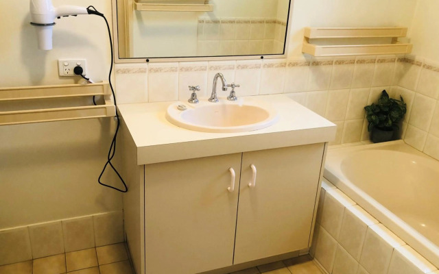 API Busselton Seaside Escape Apartments