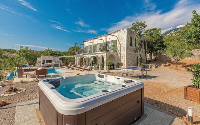 Beautiful Stone Villa With Private Infinity Pool and a Fascinating sea View