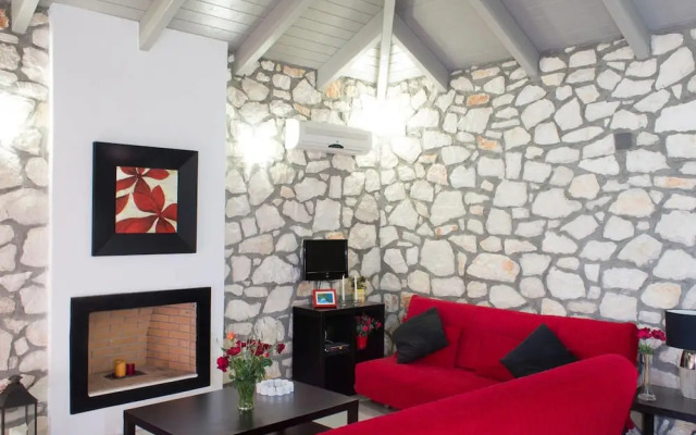 Welcoming Villa near Sea in Agrilia