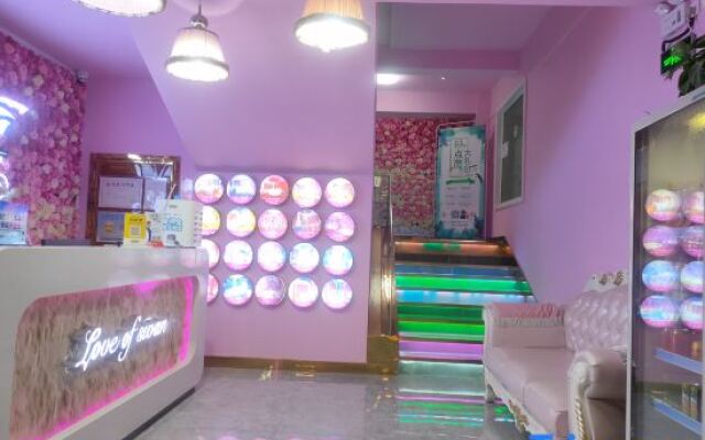 Swan Love Hotel