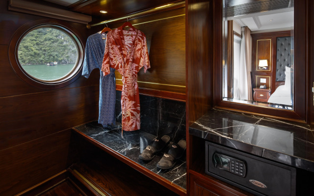 Paradise Elegance Cruise