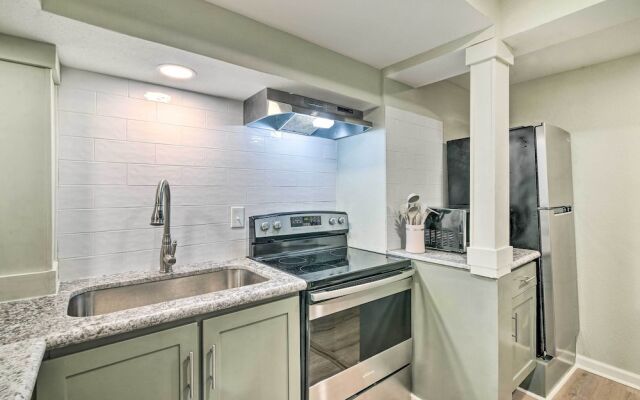 1 Mi to Seawall: Dog-friendly Galveston Home!