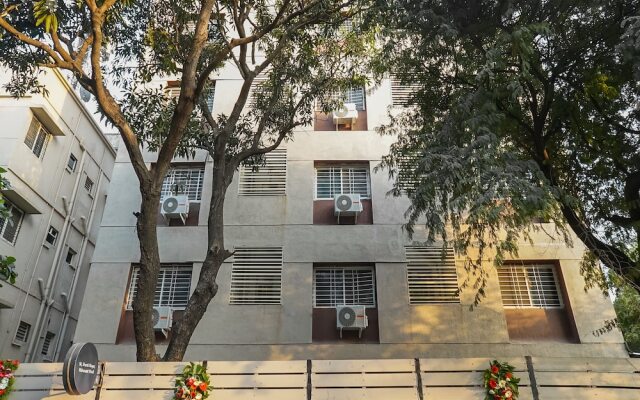 OYO 19530 SilverKey Vishrantwadi
