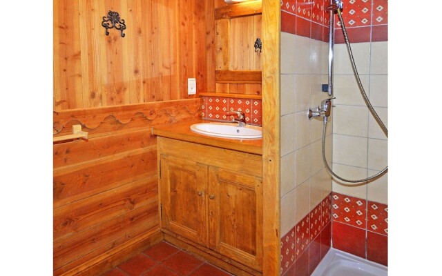 Charming Chalet in Champagny-en-vanoise Near Ski Area