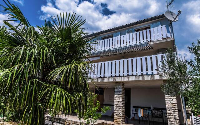 Apartment in Seline With Garden