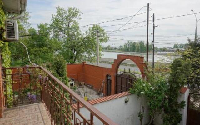 Dom na Naberezhnoy 202