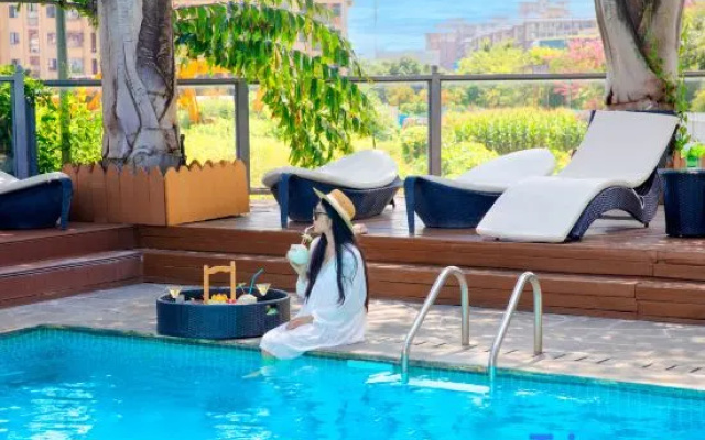 Yuexinyuan Hot Spring Resort Hotel – Pool – Mile