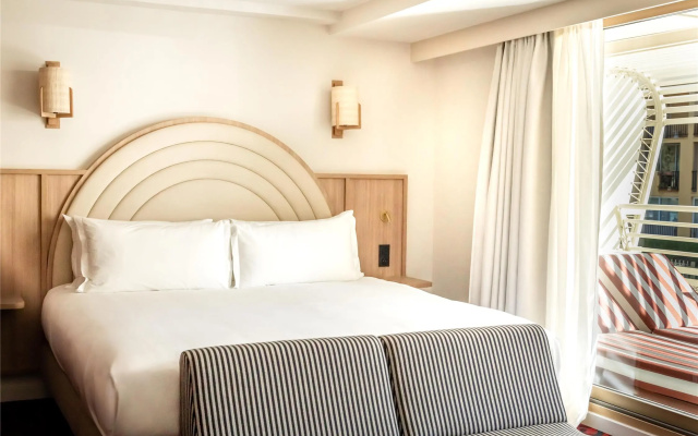 Hotel Ventura Saint-Tropez, Tapestry Collection By Hilton
