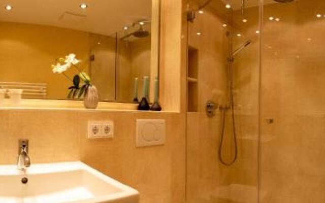 Hues Stroenhafer_ App_ 3