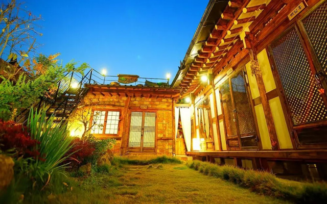 Jeonju Hanokmaeul Eosahwa