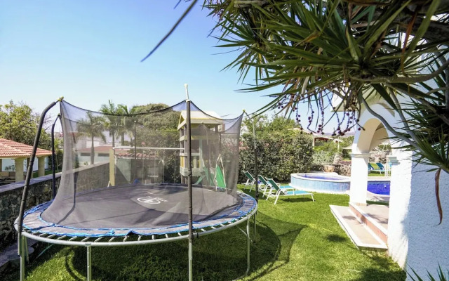 Spacious House with Pool