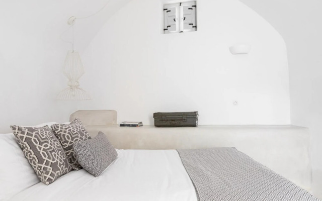 Nido House in Santorini