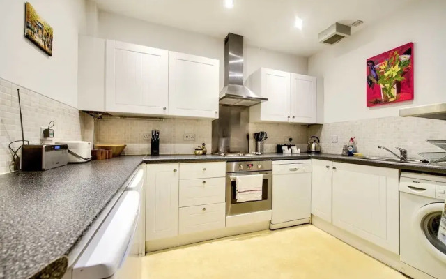 Lovely and Spacious 2BR Home on Comiston Road