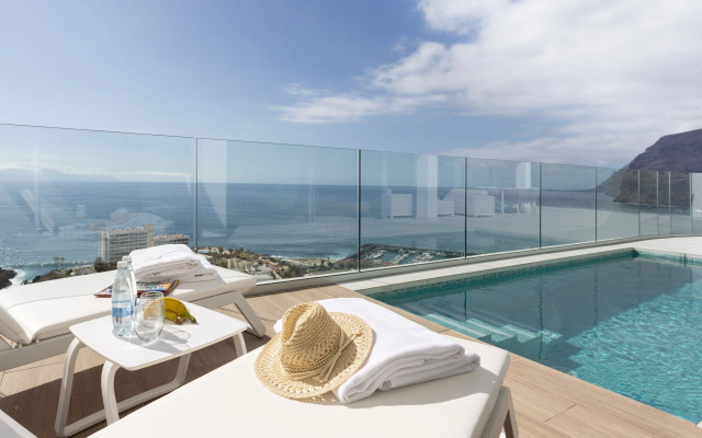 Crystal I Luxury Apartments