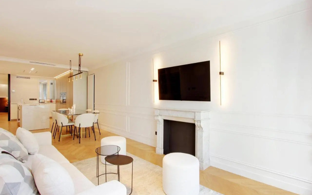 Stunning apartment with view at the very heart of Paris