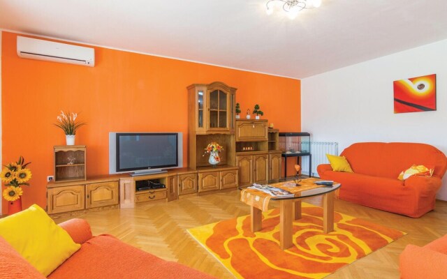Awesome Home in Sumber With Sauna, Wifi and 7 Bedrooms