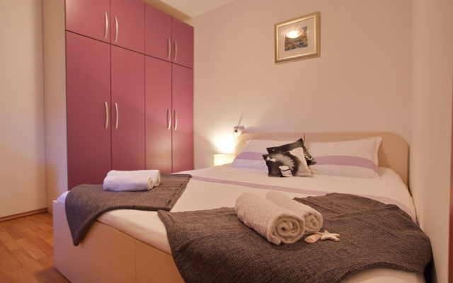 Apartment Neno - 50 m from center: Ana Jelsa, Island Hvar