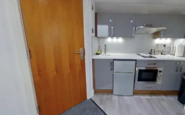 CovStays – Victoria House - Deluxe Studios in Coventry City Centre
