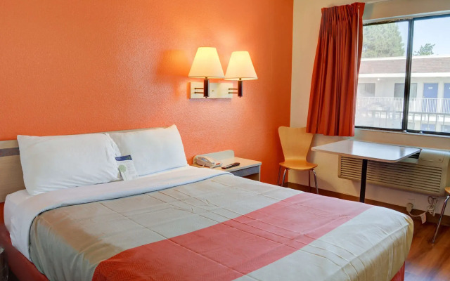 Motel 6 Salem, OR