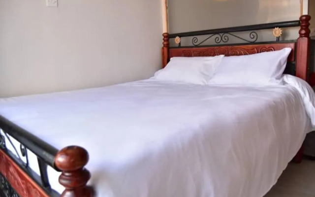 Lux Suites Coral Bells Studio Apartments