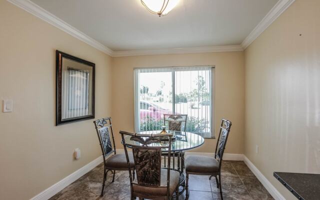 Seatuit Condominiums