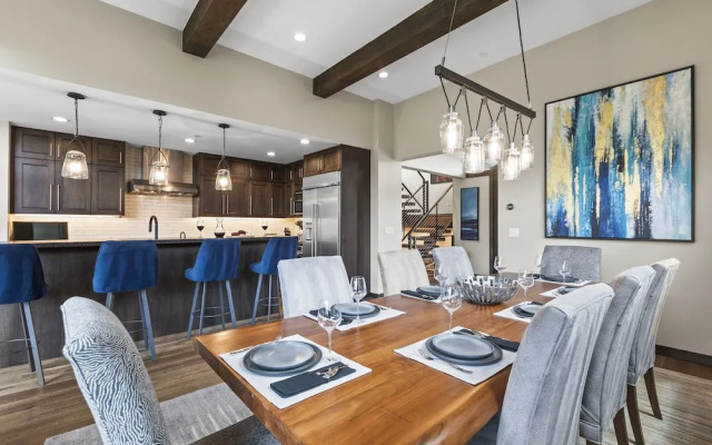 Nine Peaks 4 Bedroom Home