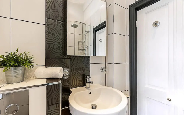 Book Lovers West End Home